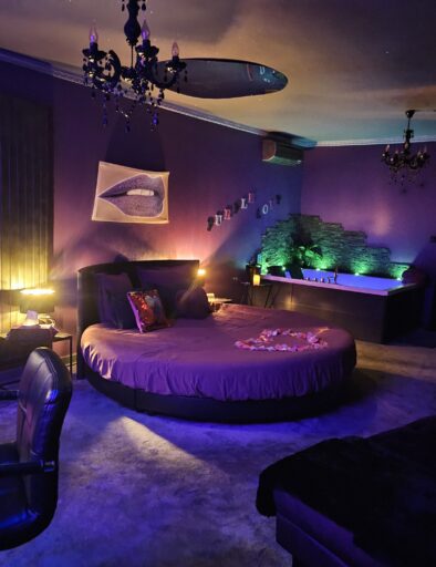 Purple Lovt Love Room